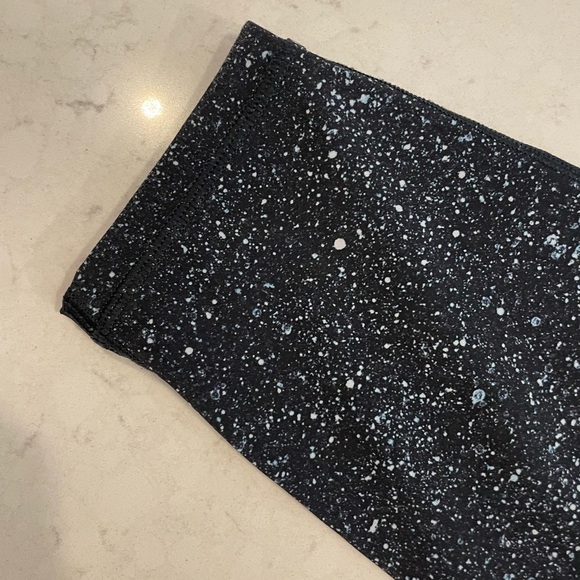 HIGH rise lulu size 6 with mesh tight - Picture 5 of 14